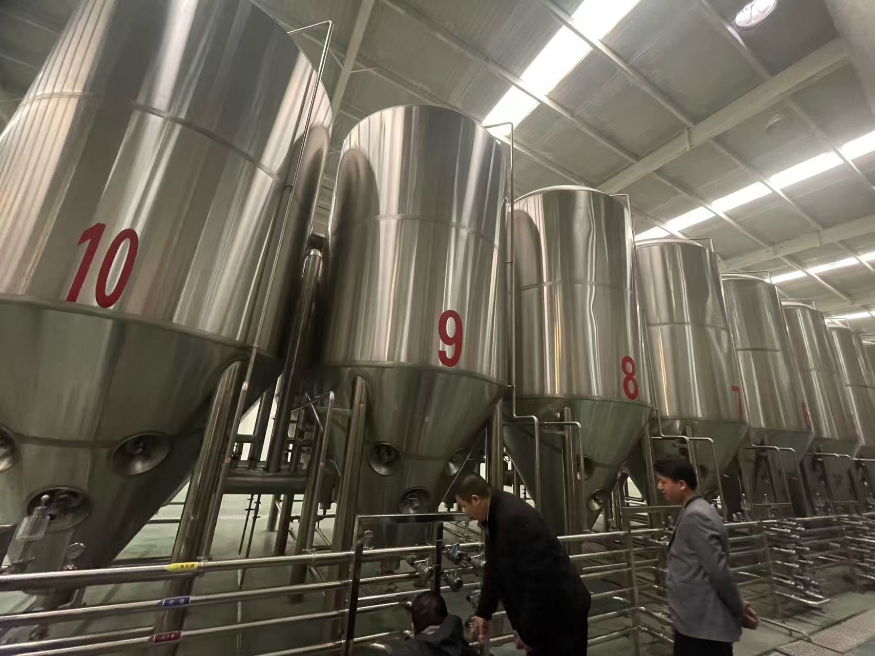 和政精酿啤酒设备厂—平面布置、设备设计、制造、调试、培训等一条龙服务